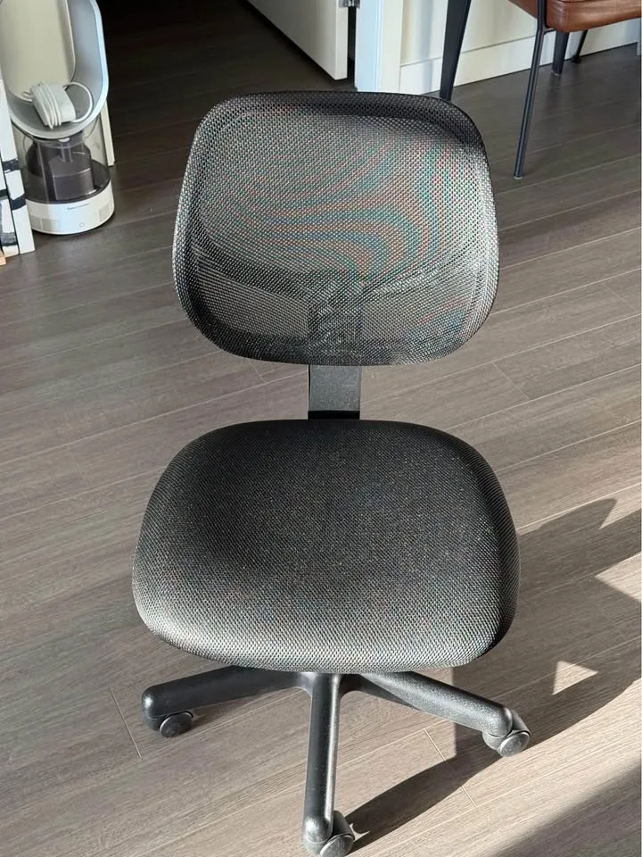 Low-Back Office Chair with Swivel Casters - Black image indicator(3)
