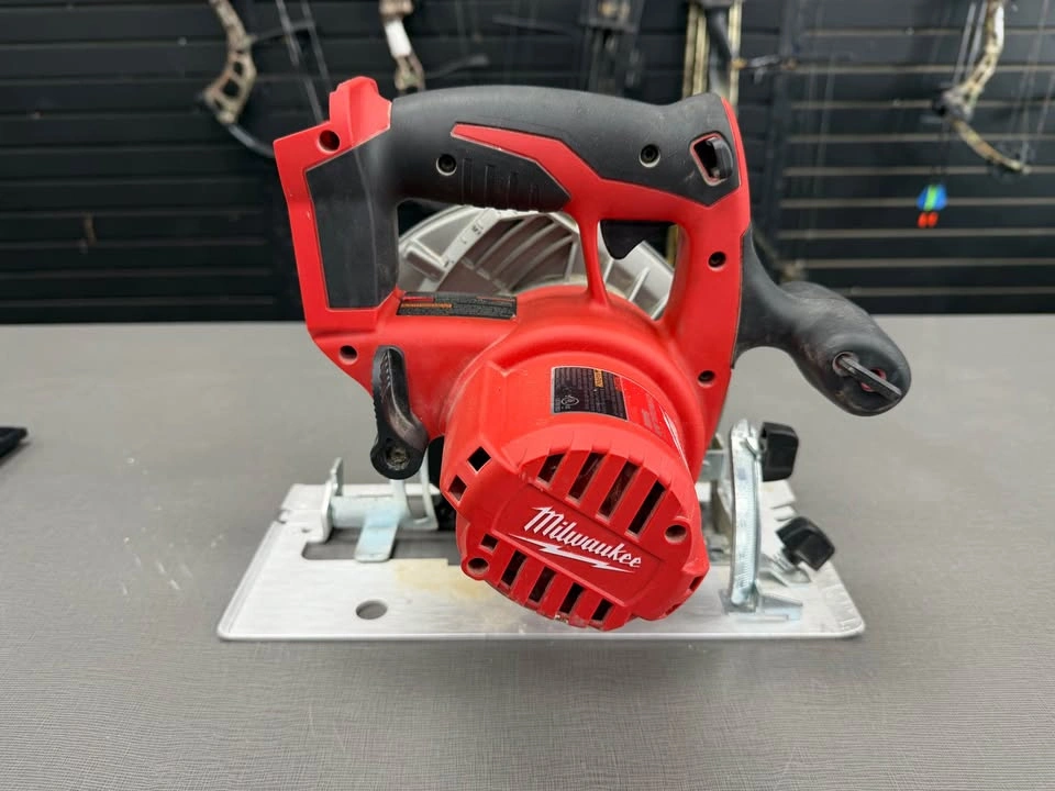 Milwaukee M18 18V Cordless 6-1/2-inch Circular Saw (Tool-Only) - photo 2