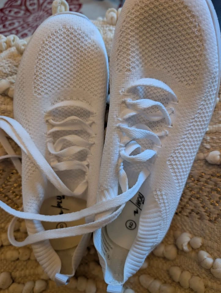 2 pairs of women's sneakers size 9 - photo 3