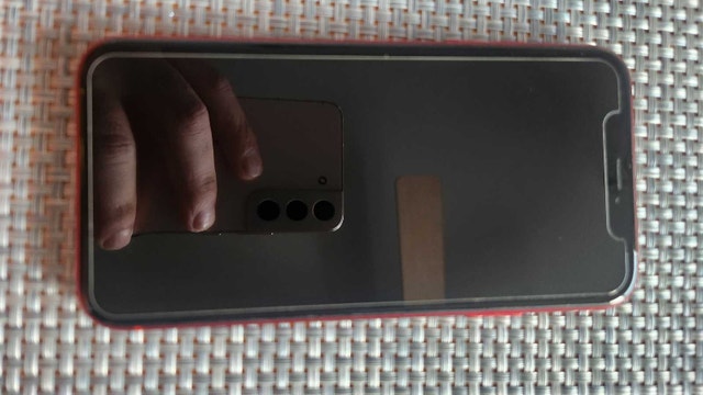 iPhone XR 64Gb - photo 3