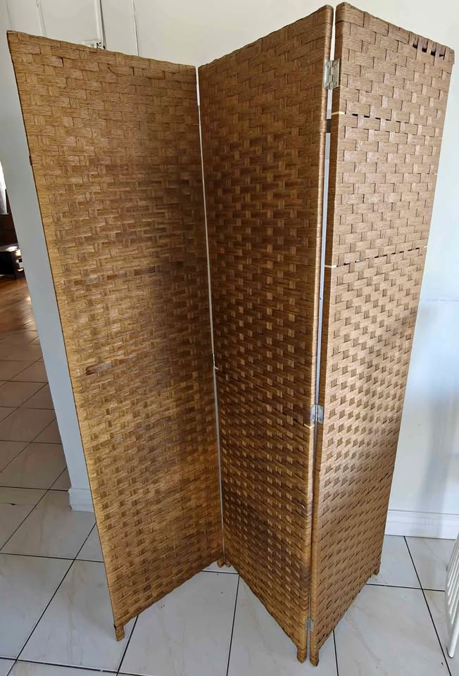 FREE DELIVERY 3 Panel Room Divider