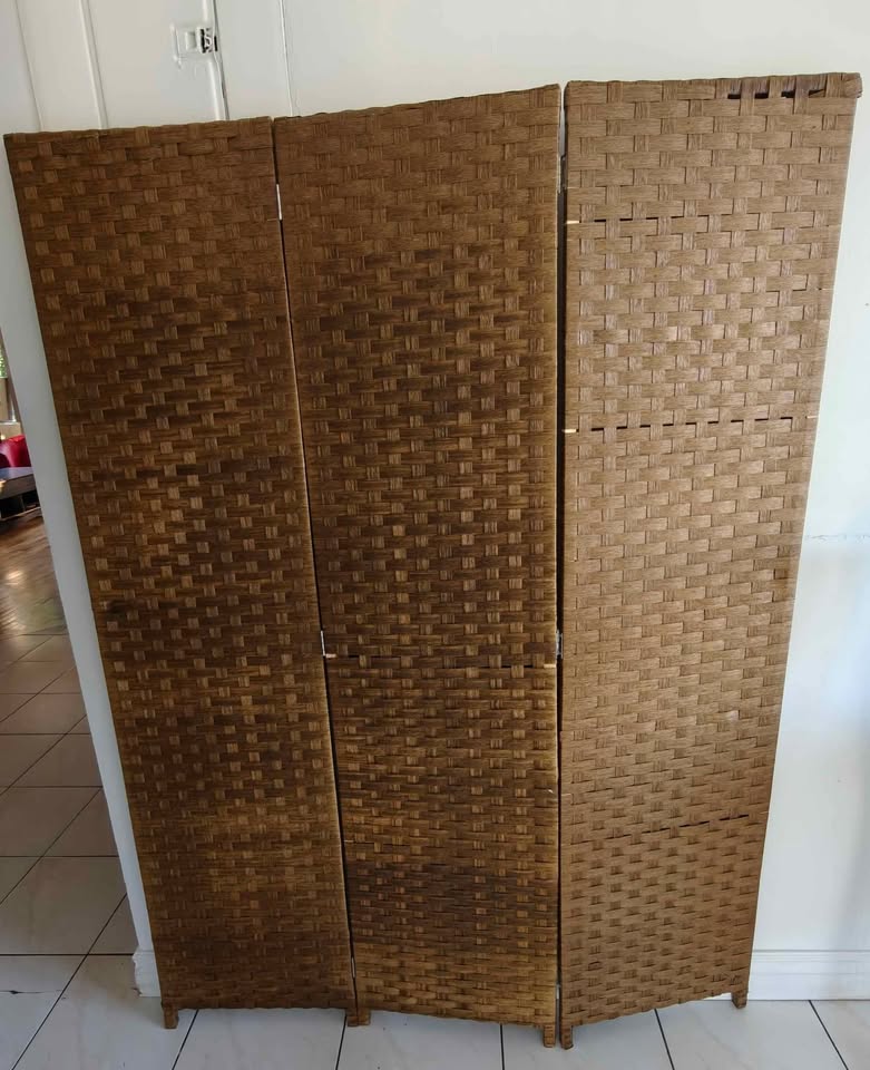 FREE DELIVERY 3 Panel Room Divider - photo 2