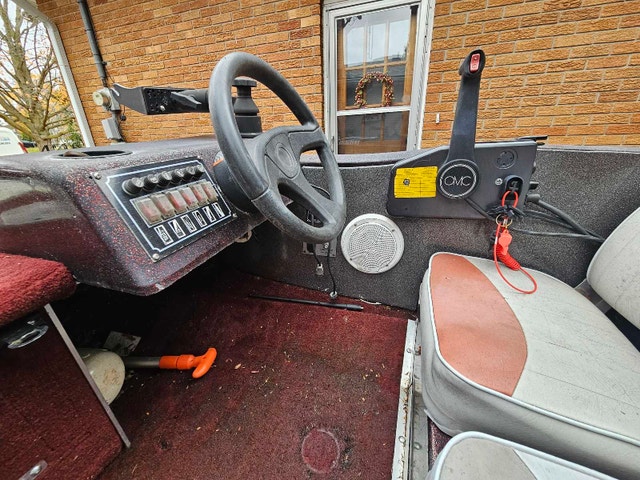 16ft Fibretron w/ 60hp Johnson - photo 3
