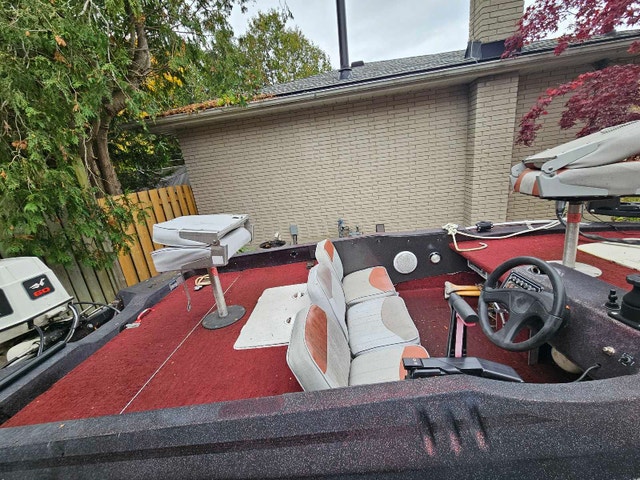 16ft Fibretron w/ 60hp Johnson - photo 4