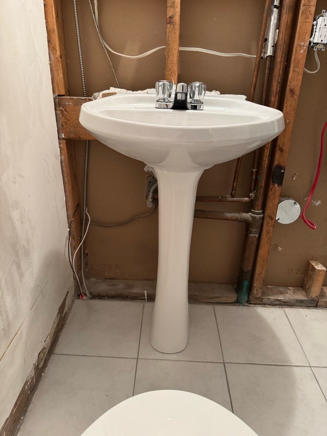 Deca porcelain pedestal sink with faucet
