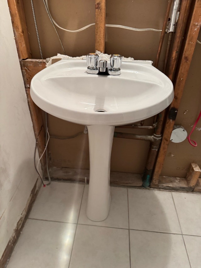 Deca porcelain pedestal sink with faucet - photo 3