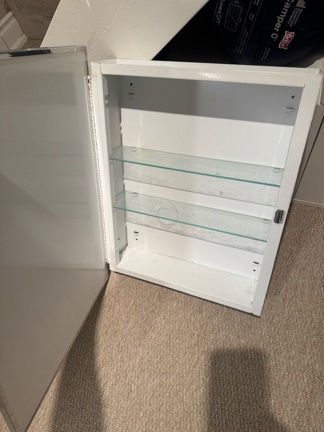 Mirrored vanity medicine cabinet - photo 2