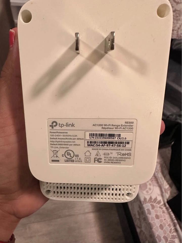 Moving sale: TP-Link WiFi Extender - photo 3