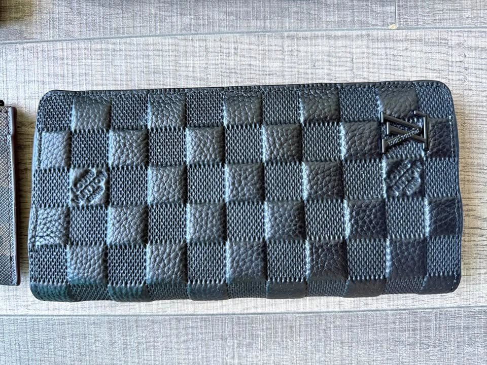 Louie vuitton Wallet for sale (men woman unisex)