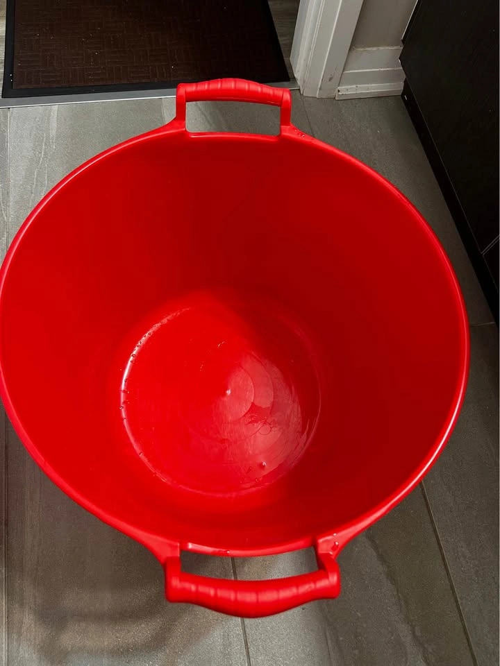 Moving sale: Baby bathtub with solid handles - photo 2