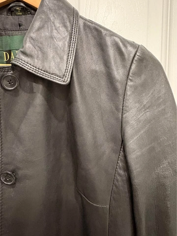 Danier Leather Trench Coat Size 4-6 - photo 3