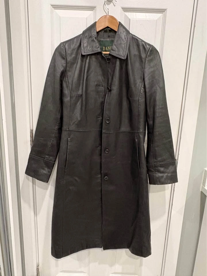 Danier Leather Trench Coat Size 4-6 - photo 4