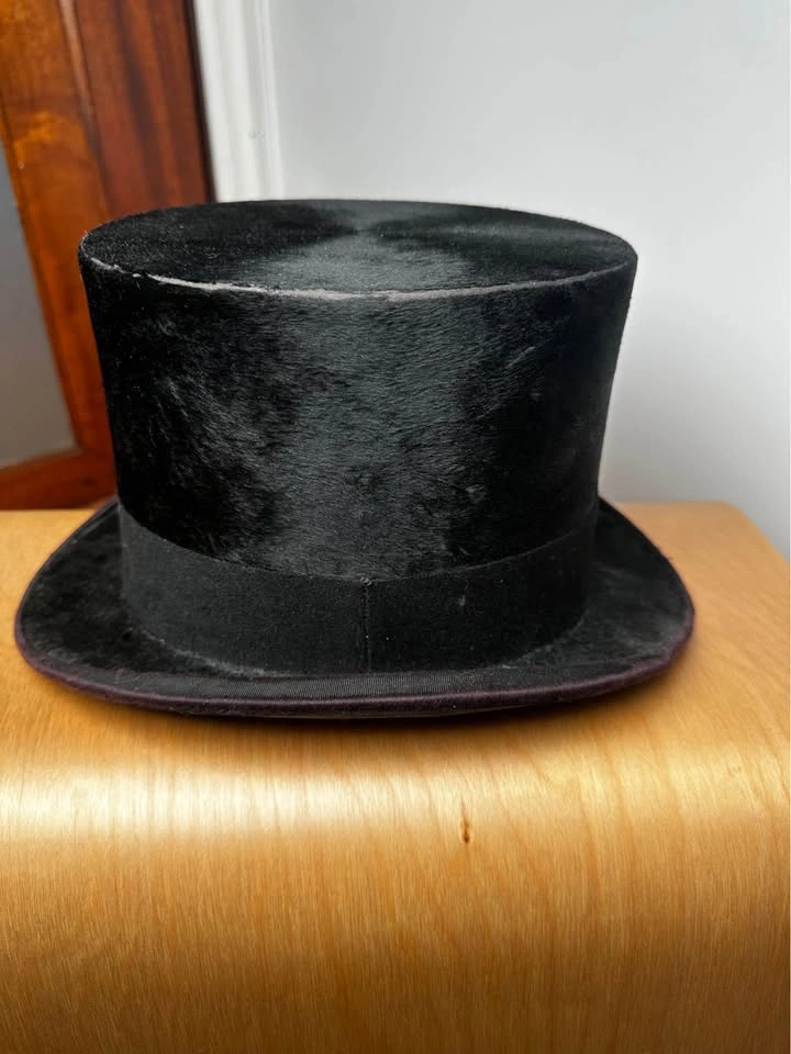 Antique Silk Plush Top Hat - Harman & Son London (Size 7 1/8) - photo 3