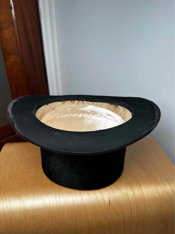 Antique Silk Plush Top Hat - Harman & Son London (Size 7 1/8) - photo 4