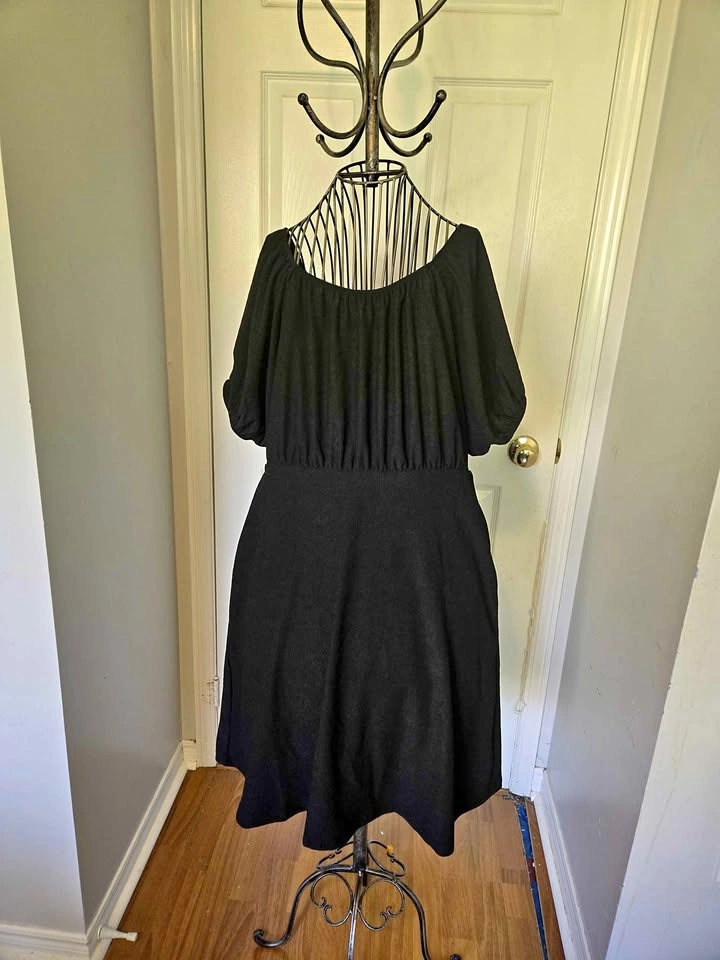 Ladies Black Puff Sleeve Dress