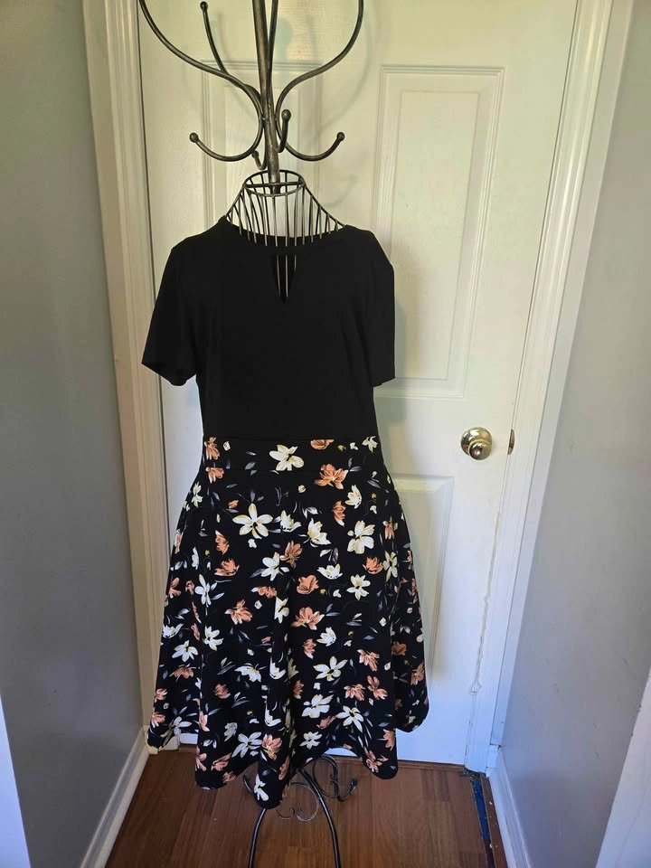 Ladies XL Dresses - photo 2