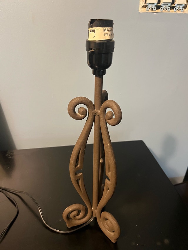 Metal Scroll Work Table Lamp