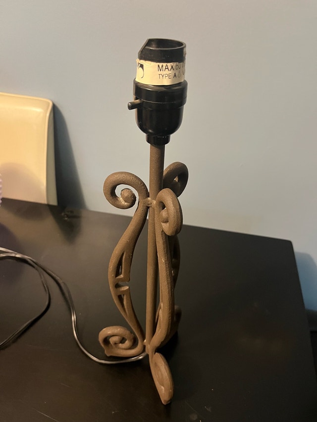 Metal Scroll Work Table Lamp - photo 2