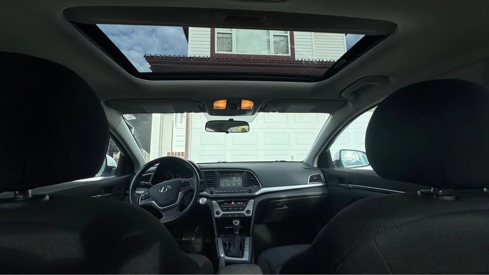 2018 Hyundai Elantra - photo 2