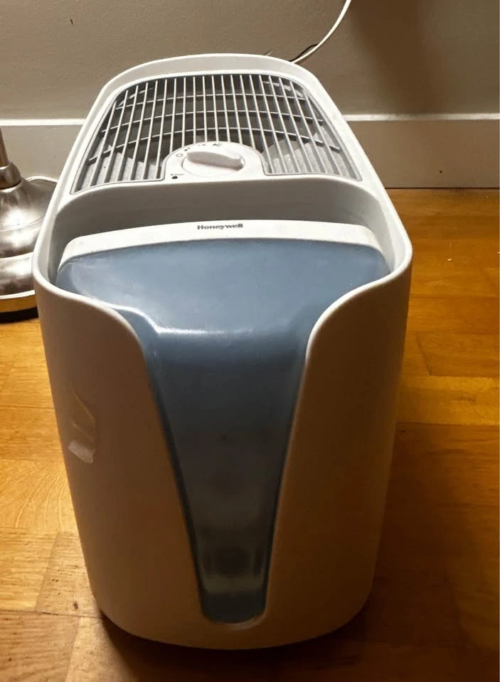 Honeywell Humidifier - Good Condition - photo 2