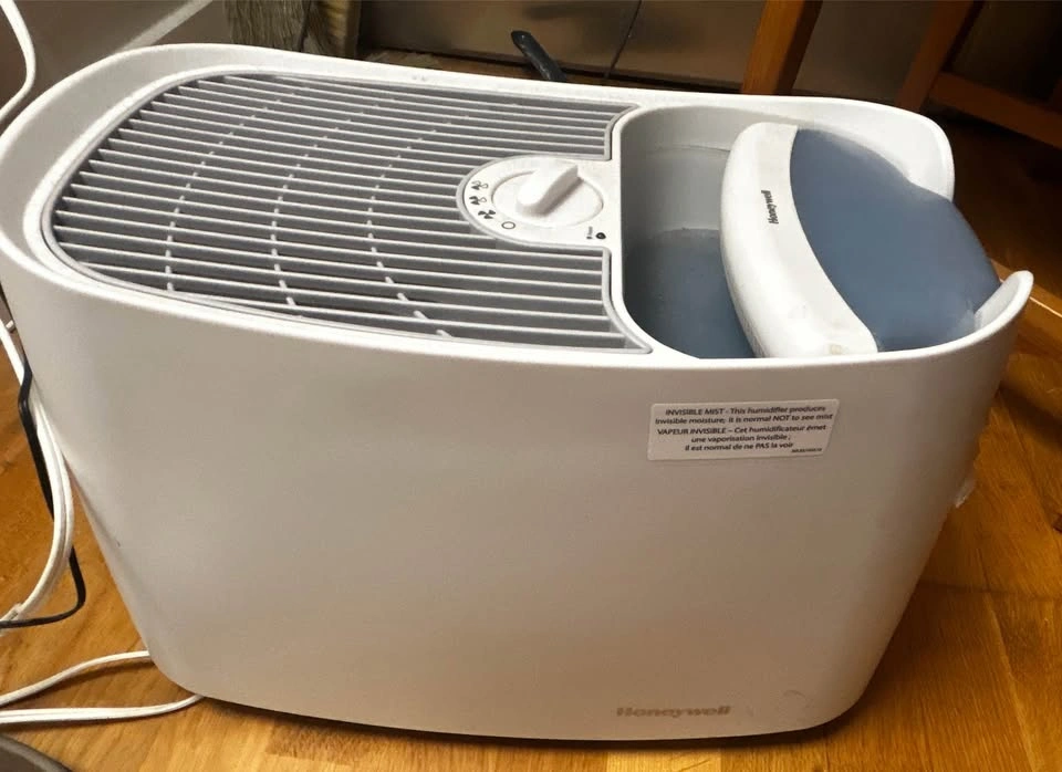 Honeywell Humidifier - Good Condition - photo 3