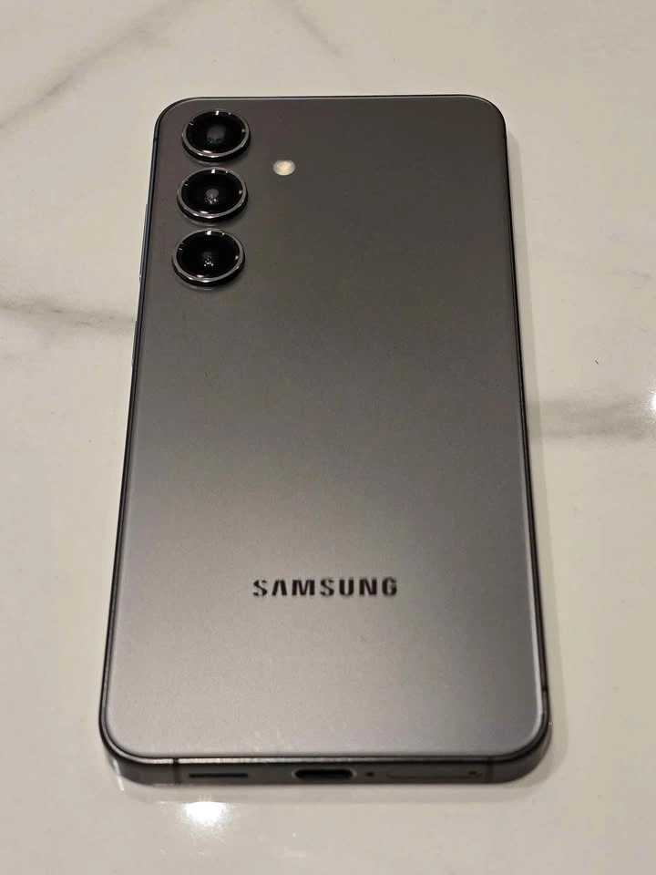 Samsung S24 - 128GB - Grey | Unlocked | Excellent Condition - photo 3