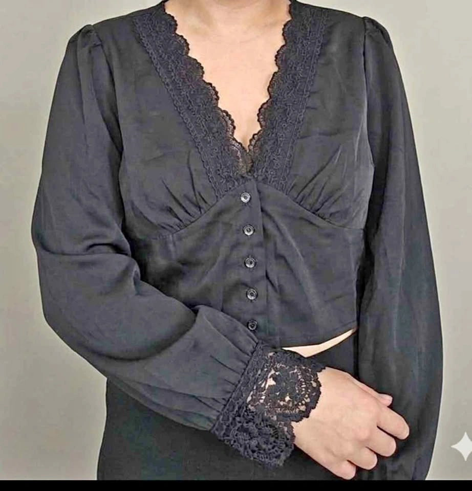 SHEIN Romantic V-Neck Lace Trim Cropped Blouse Size M