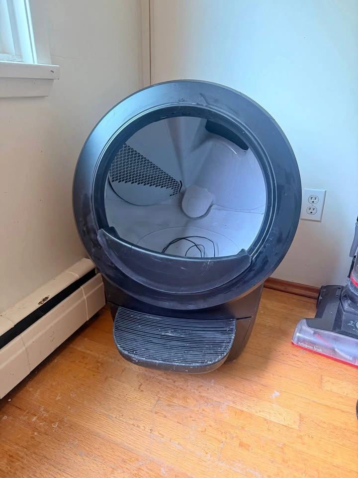 Litter Robot 4 by Whiskers- 2 years Old
