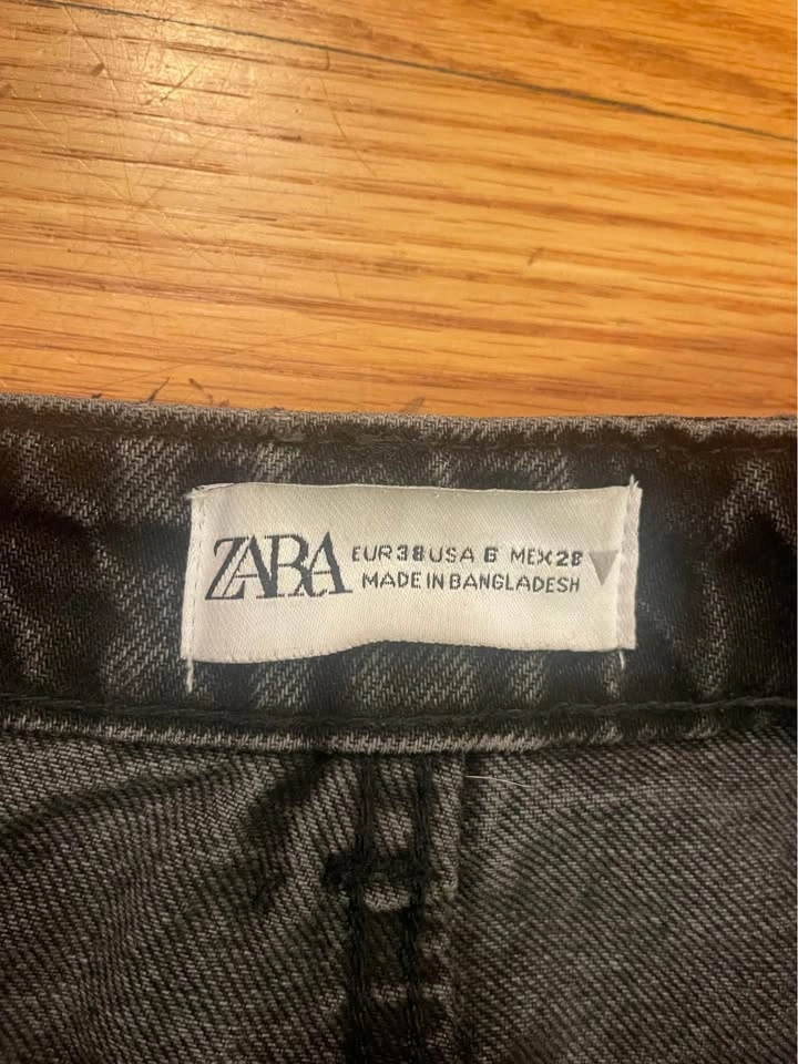 Zara Women’s Black Denim Distressed High Rise Shorts Size 6 - photo 2