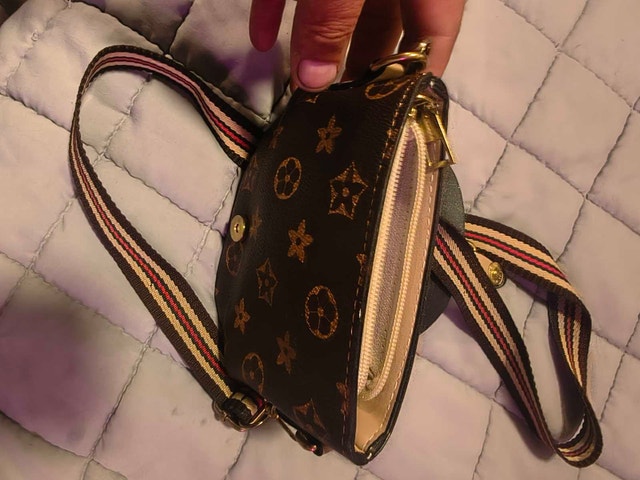 Louis Vuitton crossbody purse - photo 2