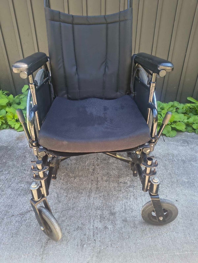 Invacare wheelchair - photo 2