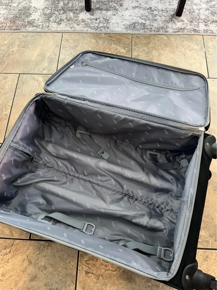 Luggage - photo 3