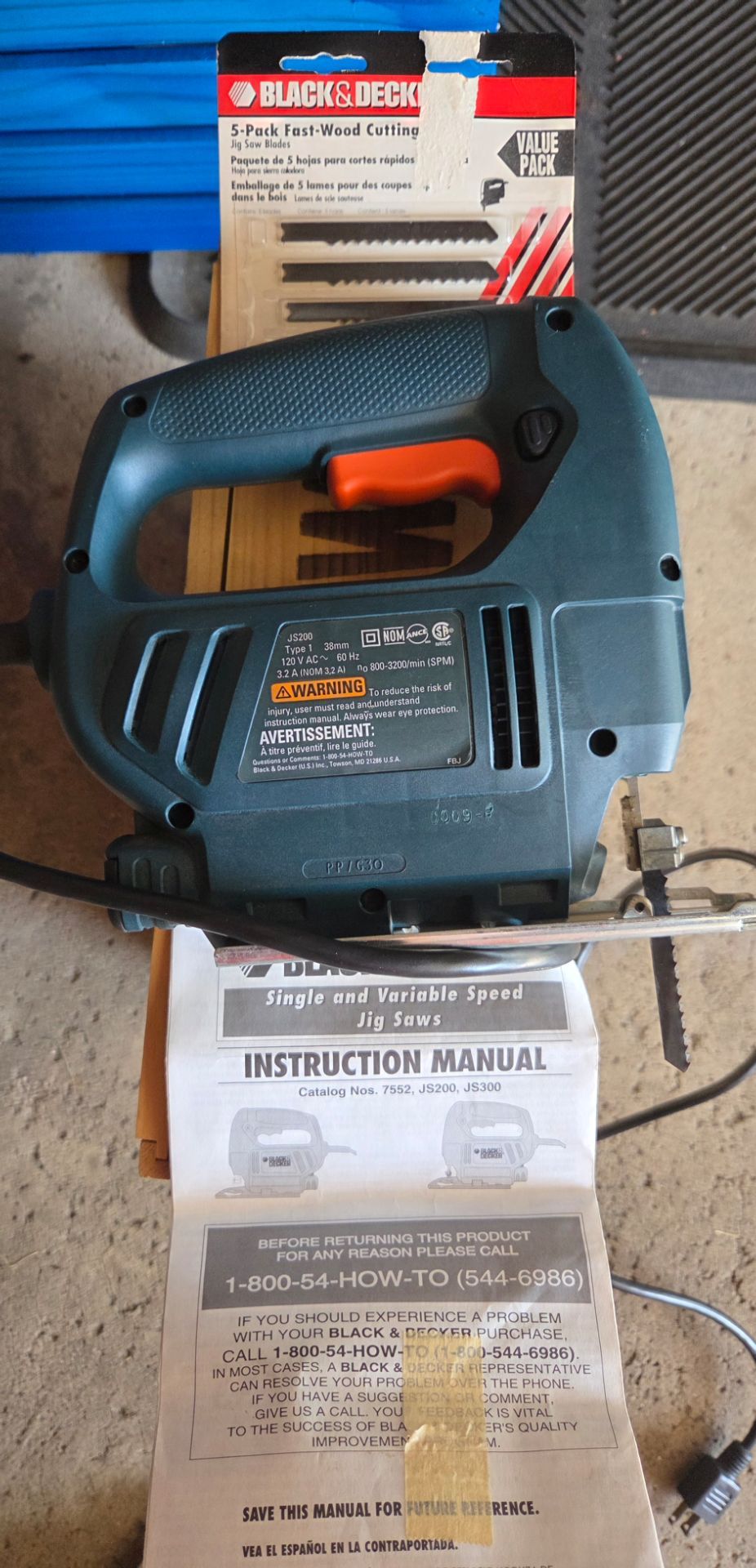 Black & Decker JS200 Jigsaw & 5 blades