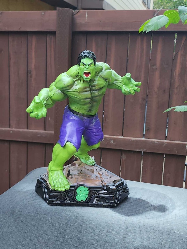 collectable Hulk statue - photo 2