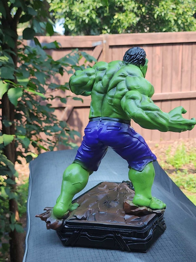 collectable Hulk statue - photo 3