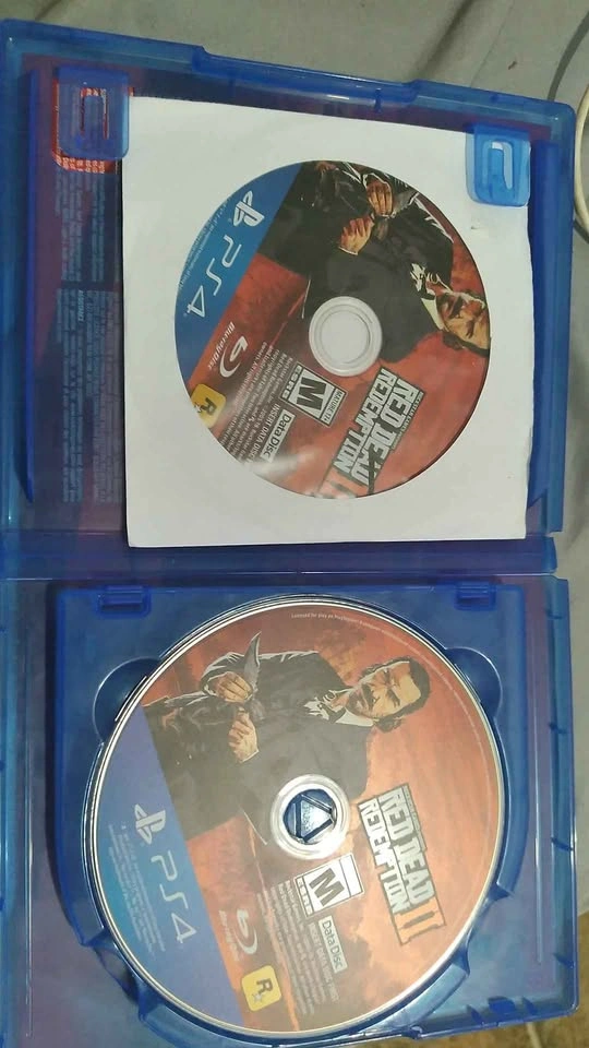 Ps4 red dead redemption comes with 3 disc's - photo 3