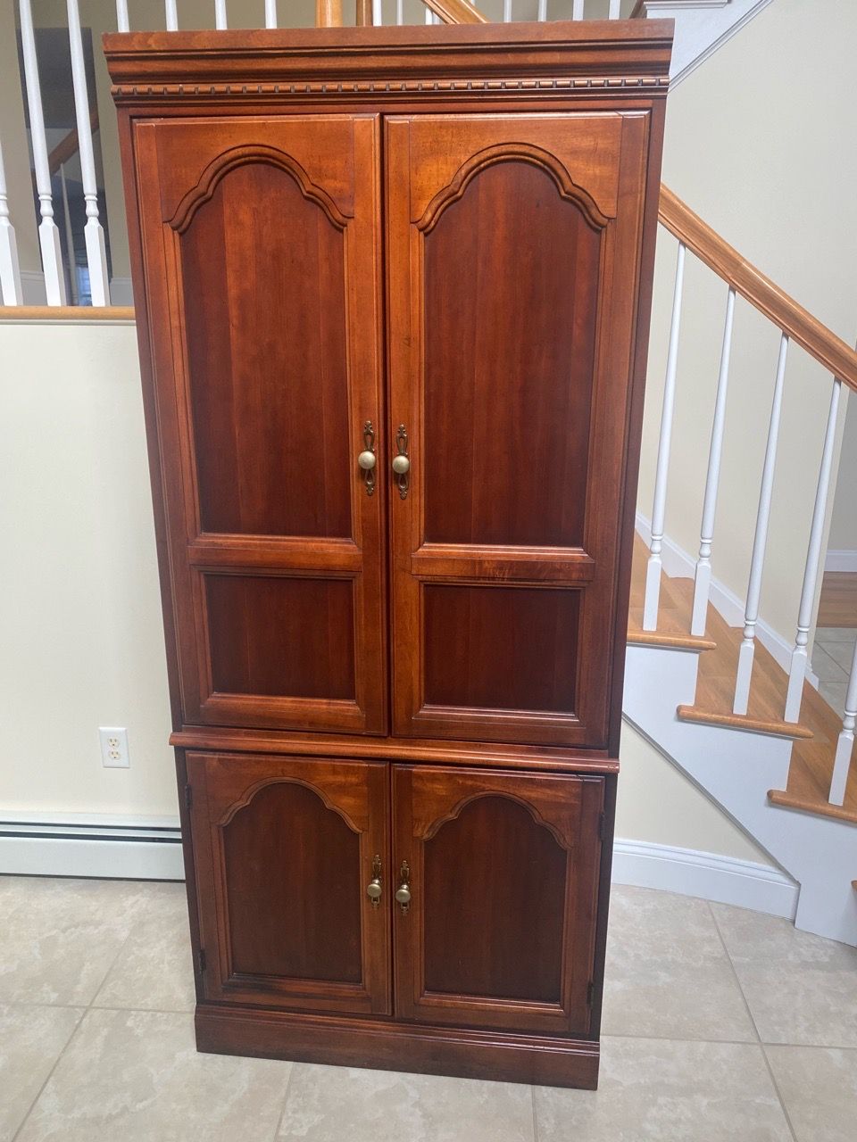 Queen Ann Style Solid Wood Entertainment Armoire - photo 2