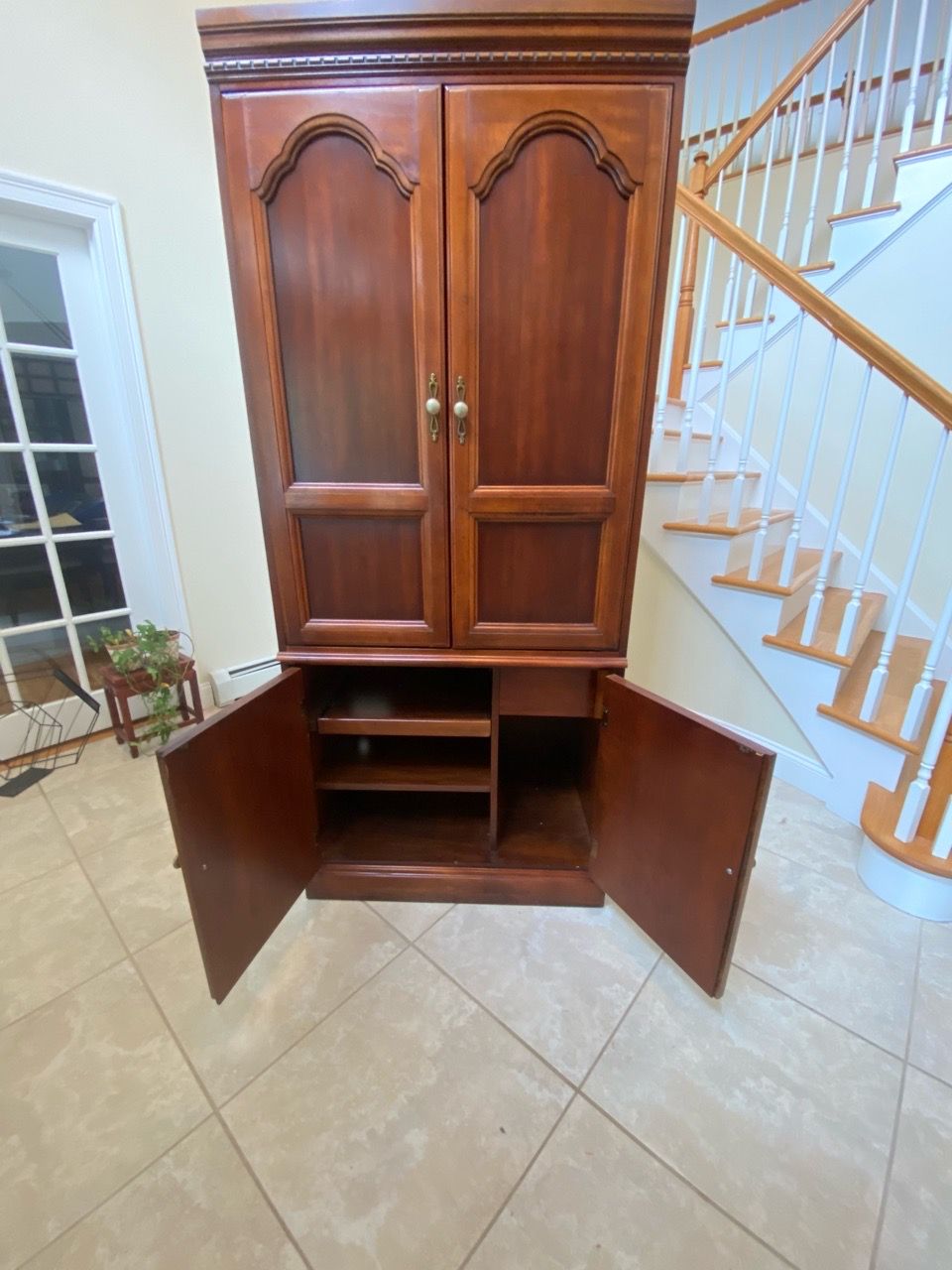 Queen Ann Style Solid Wood Entertainment Armoire - photo 5