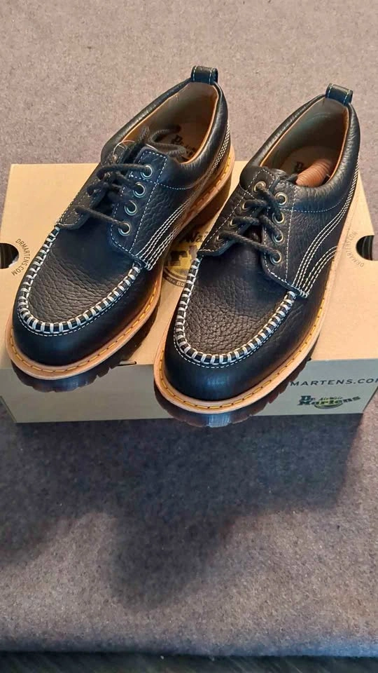 Dr. Martens Lowell Padded Collar Shoes size 9 men