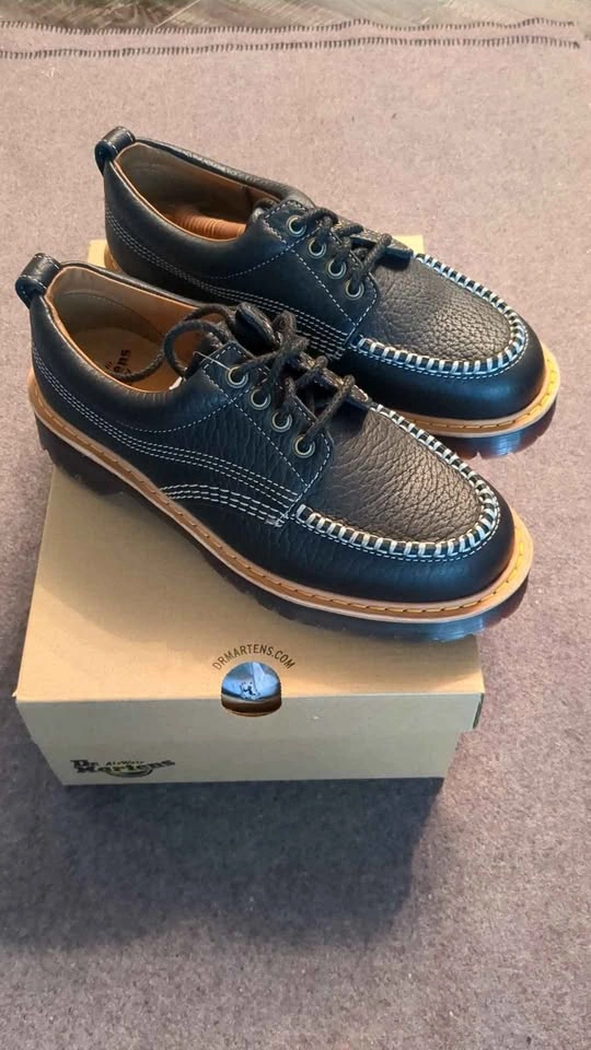 Dr. Martens Lowell Padded Collar Shoes size 9 men - photo 2