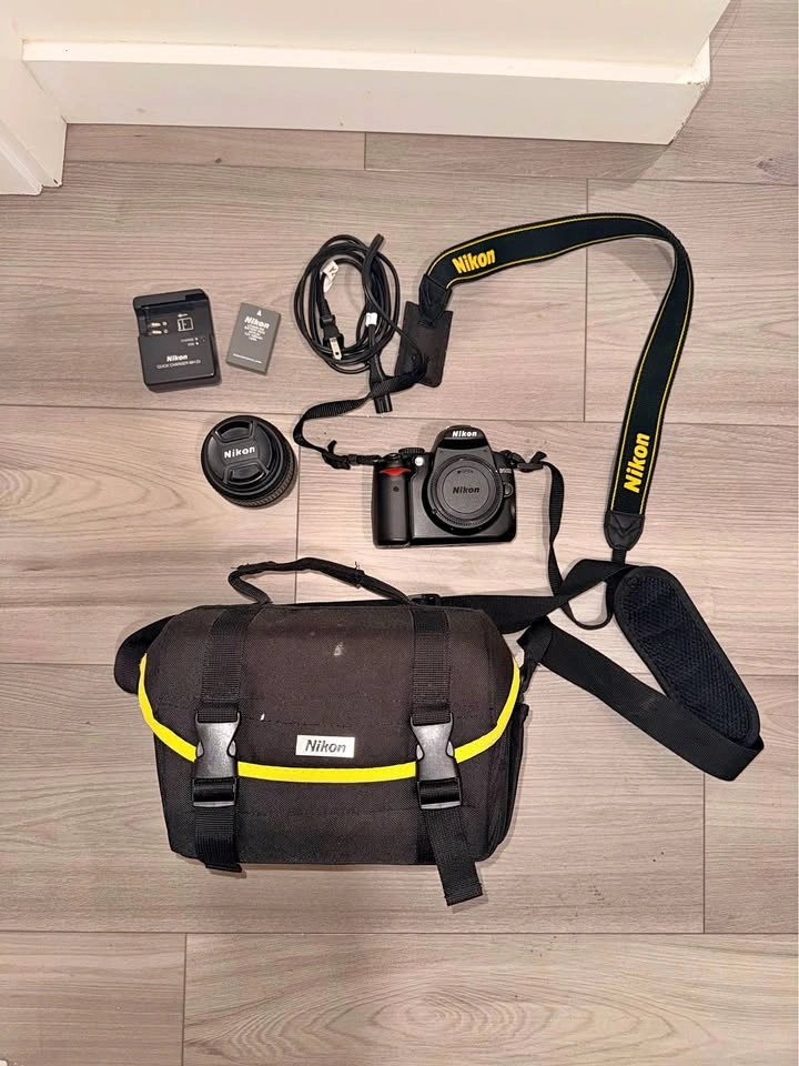 Nikon D5000 DSLR Camera Bundle