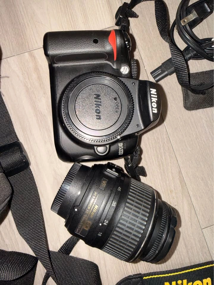Nikon D5000 DSLR Camera Bundle - photo 3