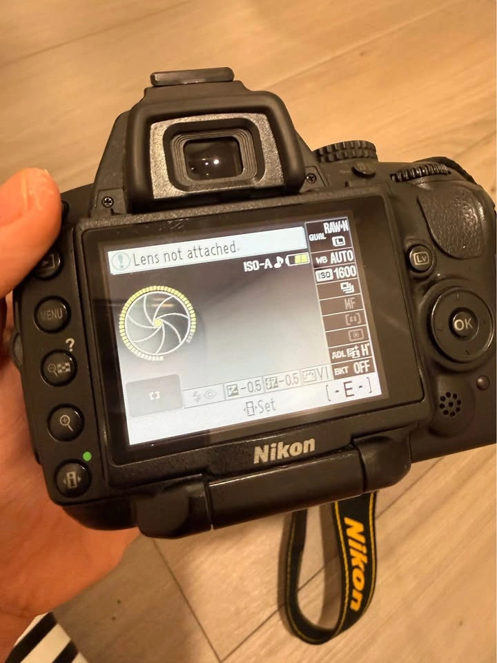 Nikon D5000 DSLR Camera Bundle - photo 5