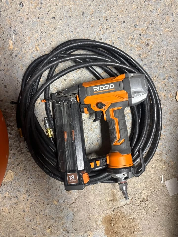RIDGID 6 Gallon Air Compressor and 18-Gauge Brad Nailer - photo 3