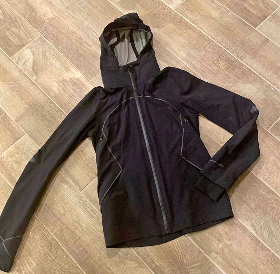 Lululemon runaway jacket - size 10