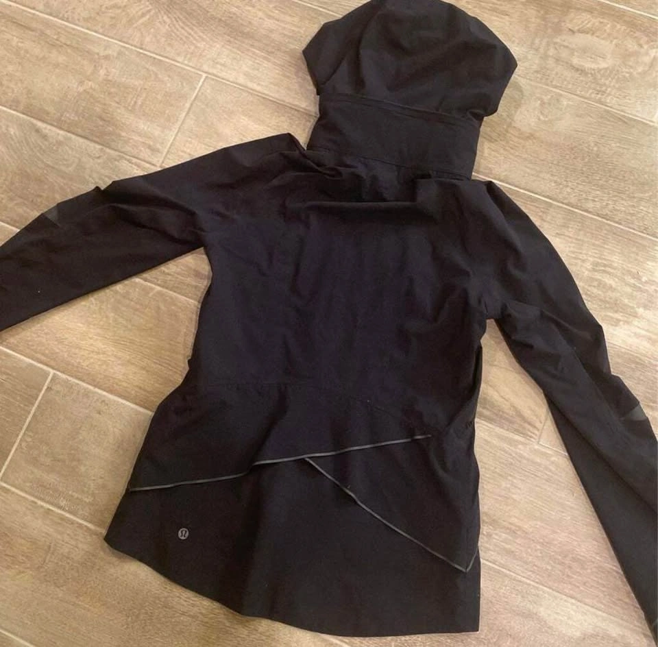 Lululemon runaway jacket - size 10 - photo 3