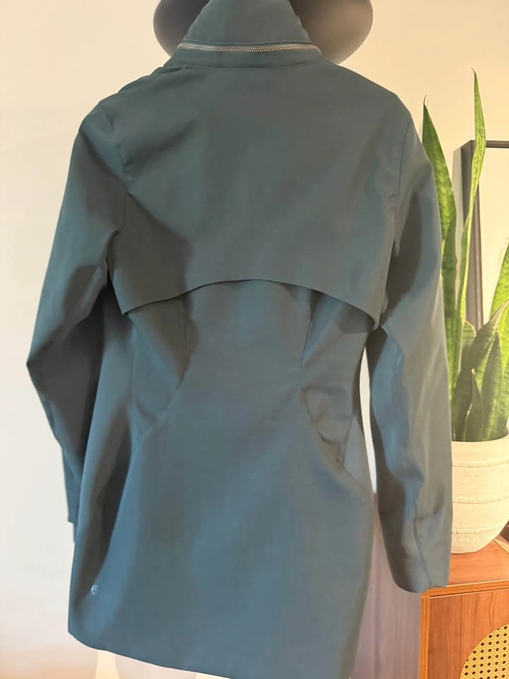 Lululemon fits like a glove rain jacked - size 6 - photo 4
