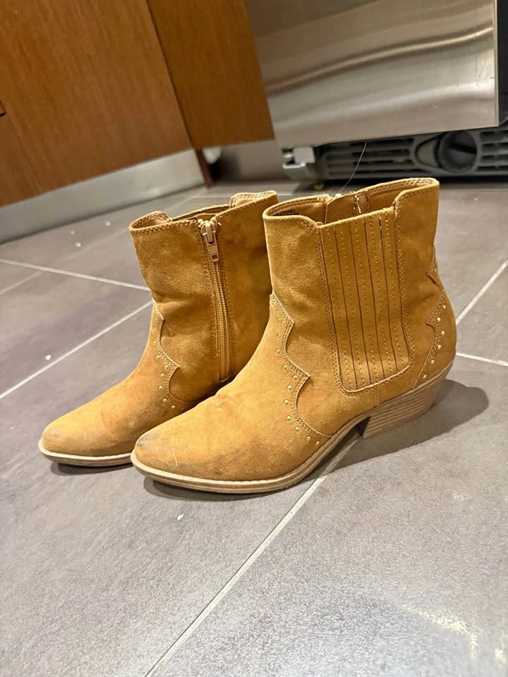 Mini cowboy boots