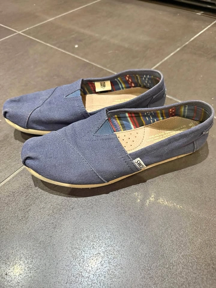 Tom’s - women’s size 6.5