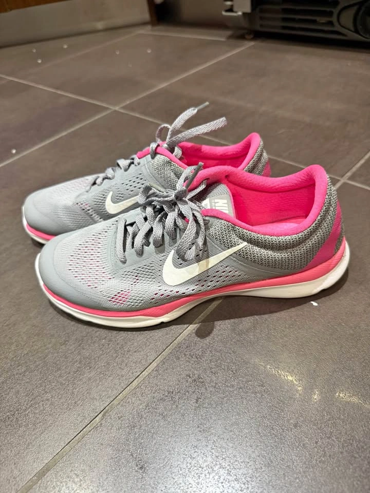 Nike comfort footbed - size 6